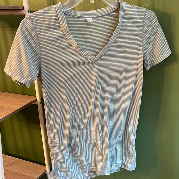 GAPfit Breathe sweat wicking workout tee! Like new!!! - Picture 1 of 2